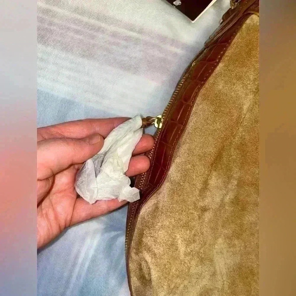 🏵️Cole  Haan Drawstring Hobo Hazelnut soft Suede luxurious bag 🏵️ - Picture 3 of 10